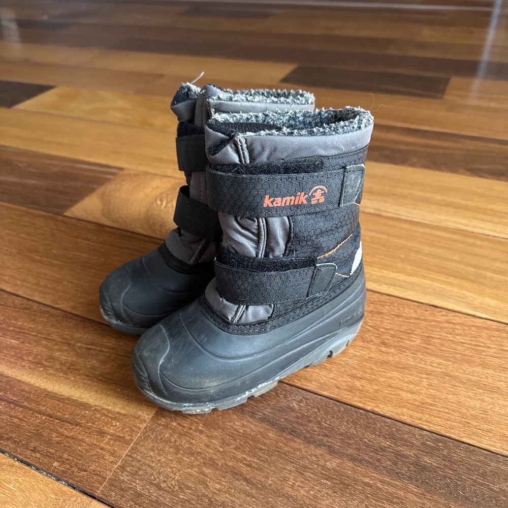 Kamik winter boots kid size 10